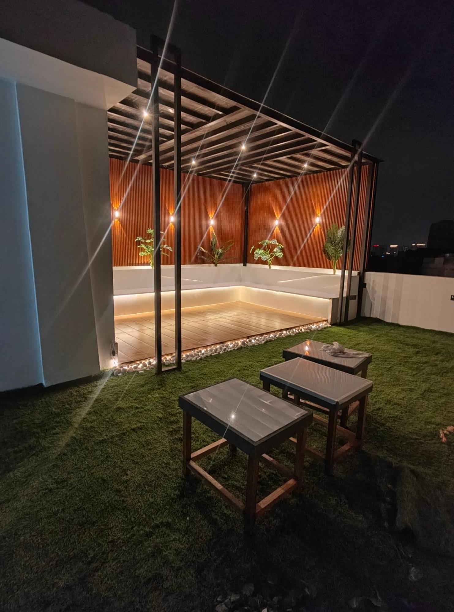 Hotel Enchanted The Roof Rekha, With Private Trace Garden Nuova Delhi Esterno foto